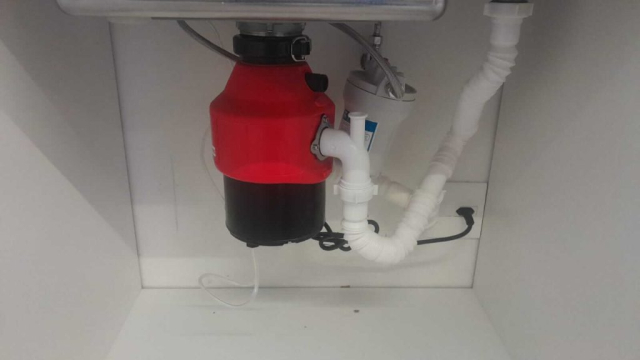 Instalação de triturador de alimentos